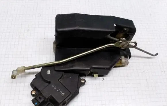 KIA Rio Front door lock