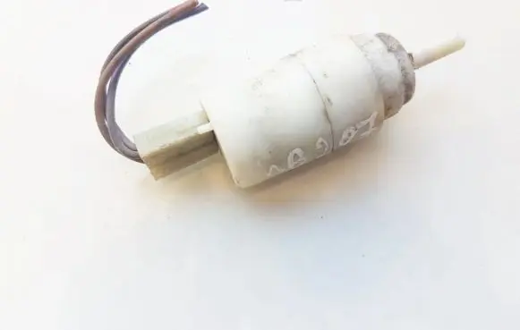 Mercedes-Benz 207 310 Windscreen/windshield washer pump