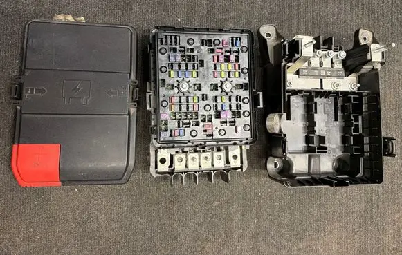 Jeep Grand Cherokee WL Fuse box set 68347002AE