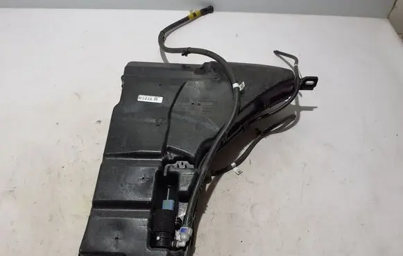 BMW i5 G60 Windshield washer fluid reservoir/tank 7011096