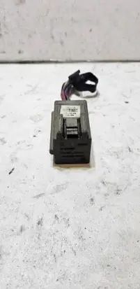 Opel Zafira B Coolant fan relay 13178656