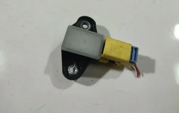 Skoda Superb B6 (3T) Airbag deployment crash/impact sensor 8K0973323T