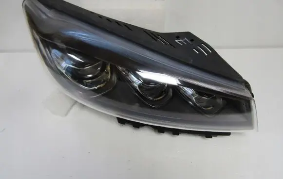 KIA Sorento Headlight/headlamp 92102-C5620