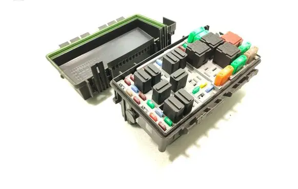 Opel Corsa D Fuse module 13217392