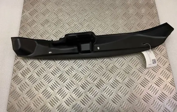 Volvo XC90 Fender end trim 31353953