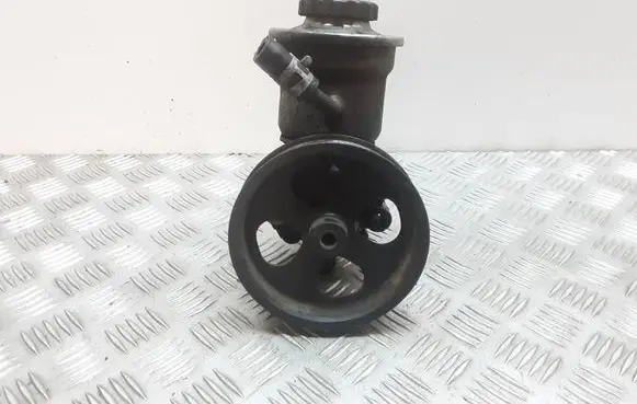 Toyota Avensis T250 Power steering pump
