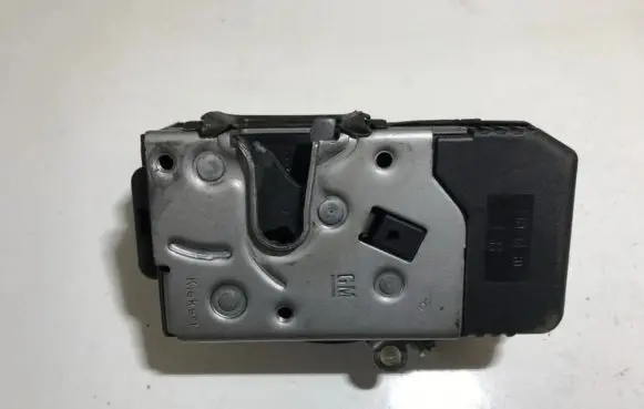 Opel Astra G Front door lock 24444017