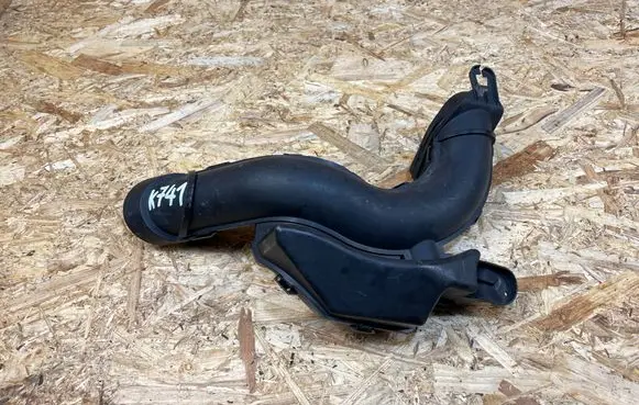 Nissan Pulsar Intake resonator 3ZU0B