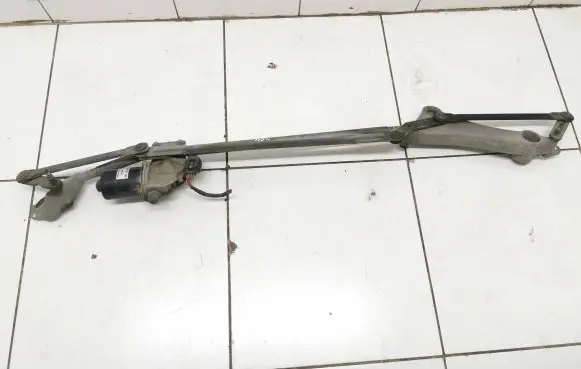 Mercedes-Benz B W245 Front wiper linkage and motor 405127 4407C