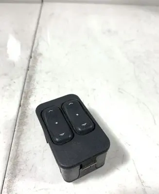 Opel Zafira A Electric window control switch 90561088