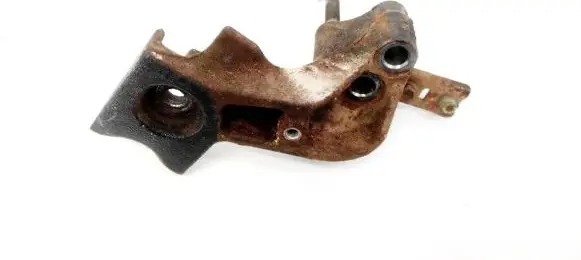 Toyota Prius (XW20) Engine mounting bracket