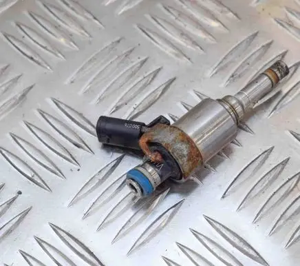 Audi Q3 8U Fuel injector 0261500076 06H906036G
