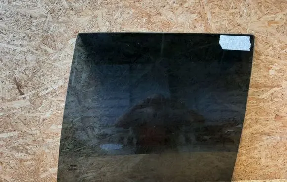 Volvo XC90 Rear door window glass 43R001604