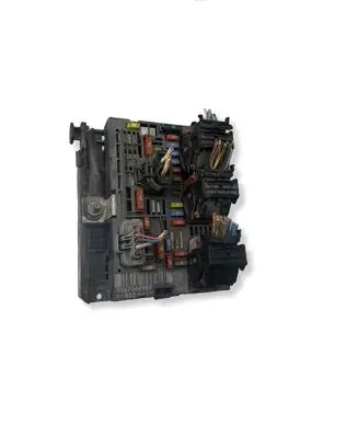 Peugeot 5008 Fuse module 9667044980