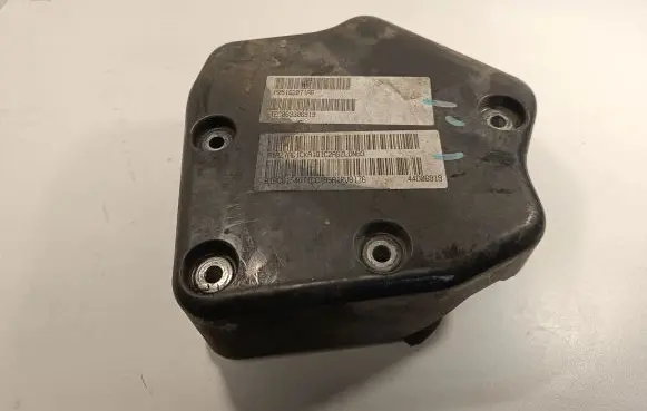 Jeep Grand Cherokee Pneumatic air compressor holding bracket P05162071AB