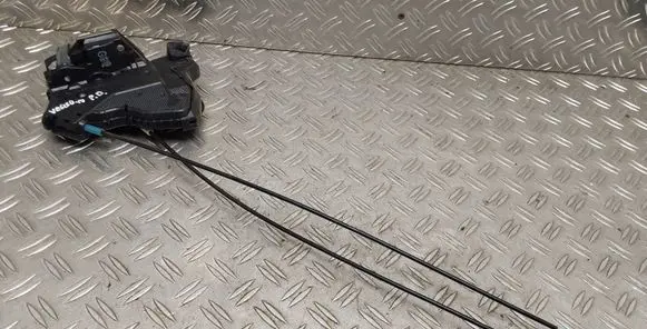 Toyota Verso Front door lock