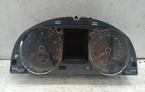 Volkswagen PASSAT B7 Speedometer (instrument cluster) A2053219792