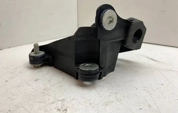 Seat Ibiza IV (6J,6P) Gear shift cable bracket 1S0711789B