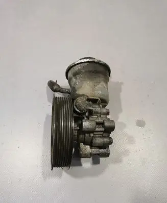 Toyota Corolla Verso AR10 Power steering pump