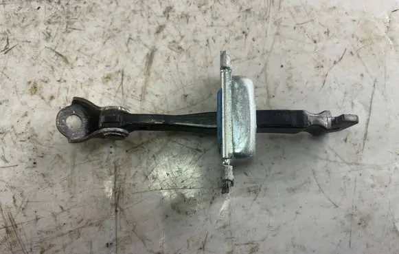 Hyundai i10 Rear door check strap stopper