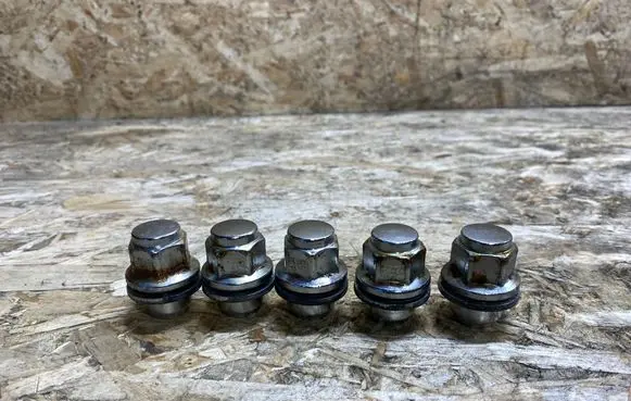 Infiniti G37 Nuts/bolts 