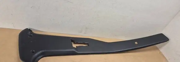 BMW 3 E30 (B) pillar trim (bottom) 