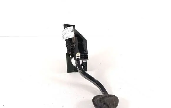 BMW 2 F46 Brake pedal 6856596