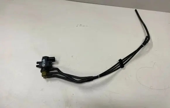 Seat Ibiza IV (6J,6P) Turbo solenoid valve 1K0906627
