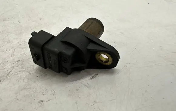 Mercedes-Benz E W211 Camshaft position sensor A0031539728