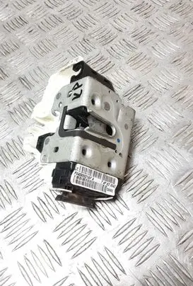 KIA Sorento Front door lock P04589921AF