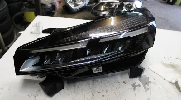 Renault Clio V Headlight/headlamp 260600149R