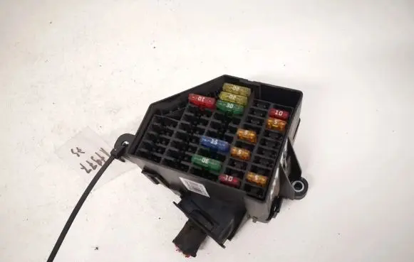 Volkswagen PASSAT B6 Fuse box set