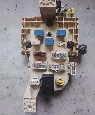 Opel Agila B Fuse module 3677051K00