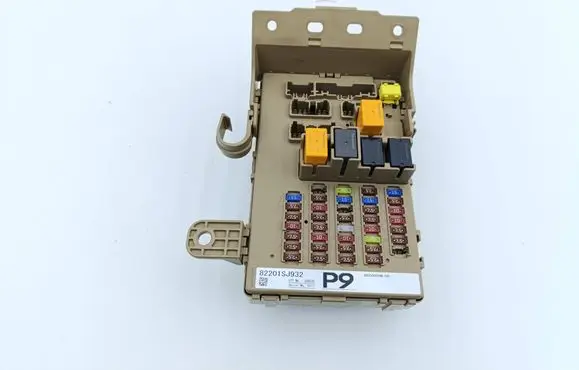 Subaru Forester SK Fuse module 82201SJ932