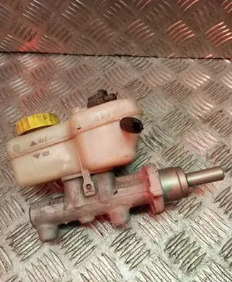 Volkswagen Polo IV 9N3 Master brake cylinder
