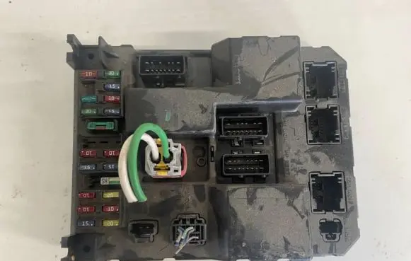 Peugeot 307 Comfort/convenience module 9651196880a 9651197580a