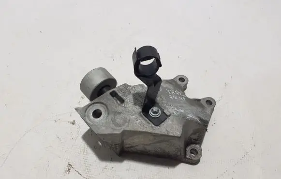 BMW 5 G30 G31 Engine mounting bracket 6864593