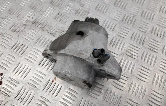 Cadillac CTS Engine mount bracket P22953216