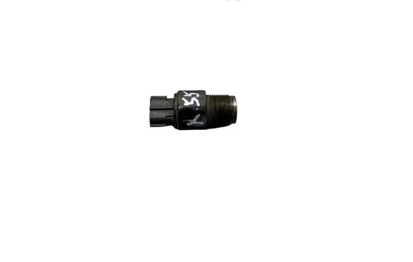 Nissan X-Trail T30 Fuel pressure regulator 