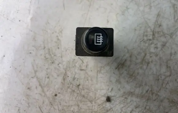 Mitsubishi Pajero Sport I Windscreen/window heater switch