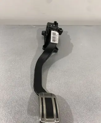 Peugeot 5008 Accelerator throttle pedal 9820641280