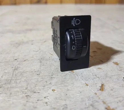 Toyota Corolla Verso E121 Headlight level height control switch 198C04