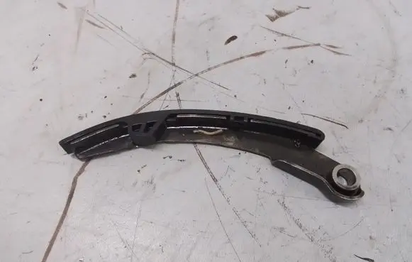 Nissan Maxima A34 Slide rail for timing chain 