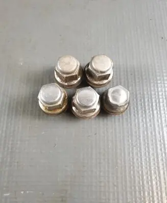 Toyota Avensis T270 Nuts/bolts 