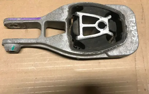 Opel Mokka X Engine mount bracket 95248684 95245332
