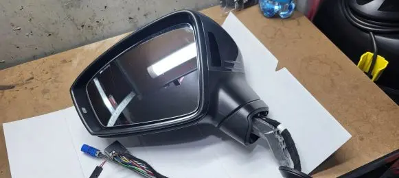 Volkswagen Tiguan Manual wing mirror 
