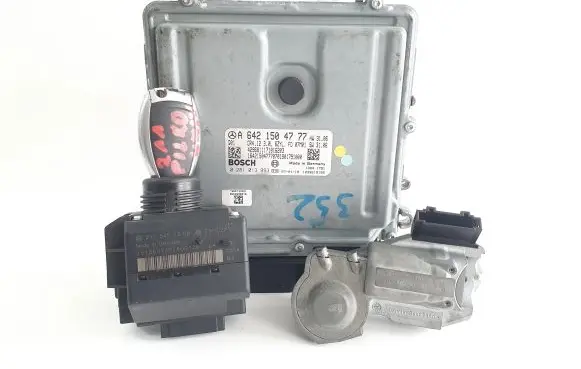 Mercedes-Benz E W211 Engine ECU kit and lock set A6421504777 0281013993 2115452308