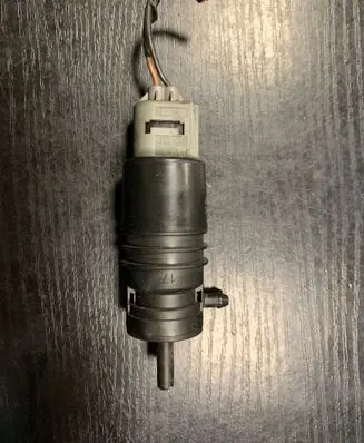 BMW 1 E82 E88 Windscreen/windshield washer pump 3240479
