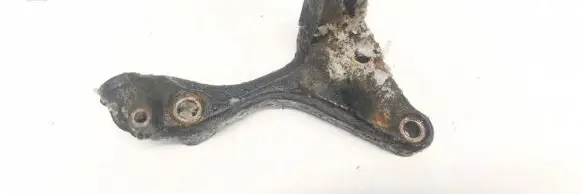 Volkswagen Touran I Engine mounting bracket 9E08