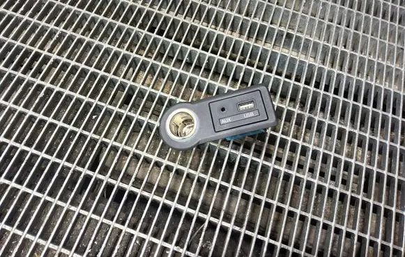 Hyundai ix20 USB socket connector 961201K050